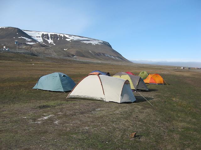 longyearbyen_roland_07july 069.jpg - Bien que l'ambiance générale ne se prête pas au sommeil. Il faut se coucher ... il est 01h30, mardi 7 juillet 2009.